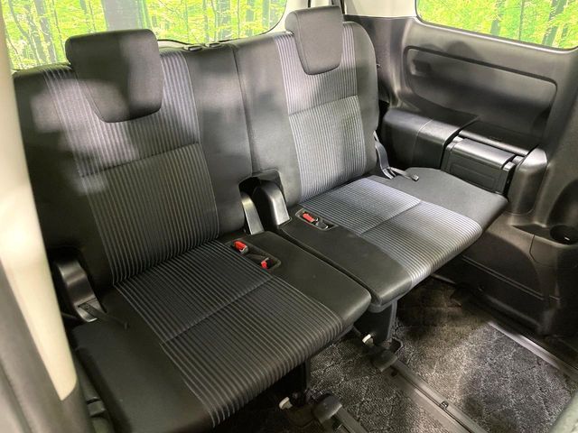 TOYOTA VOXY HYBRID 2016 Image 31