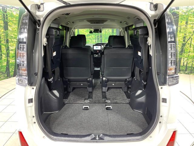 TOYOTA VOXY HYBRID 2016 Image 31