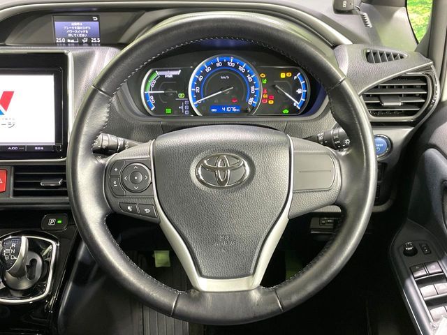 TOYOTA VOXY HYBRID 2016 Image 31
