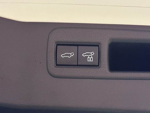 TOYOTA HARRIER HYBRID 2023 Image 31