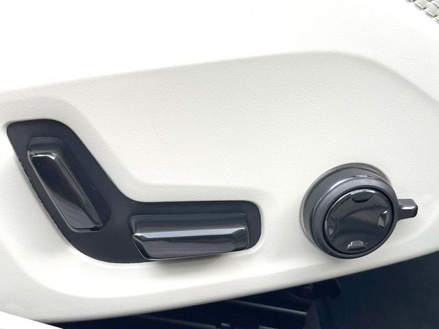 VOLVO V60 2024 Image 31