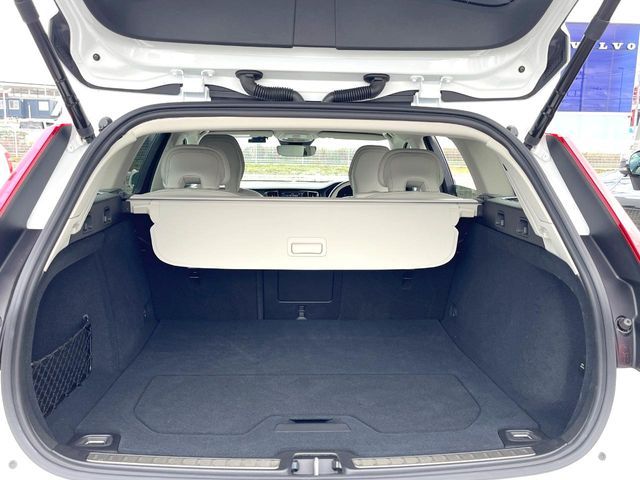 VOLVO V60 2024 Image 31