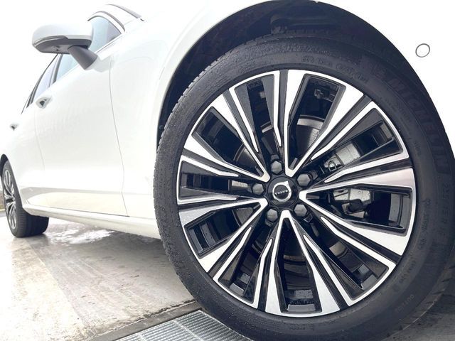 VOLVO V60 2024 Image 31