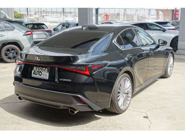 TOYOTA LEXUS IS300H 2022 Image 31