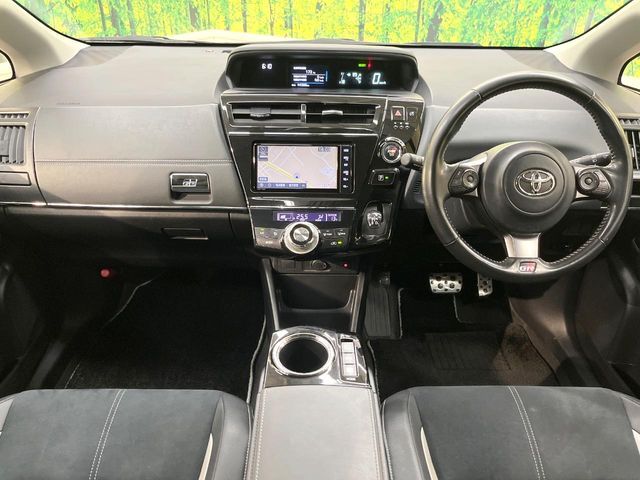 TOYOTA PRIUS ALPHA 2018 Image 31