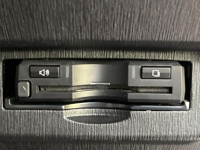 TOYOTA PRIUS ALPHA 2018 Image 31