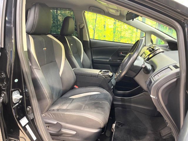 TOYOTA PRIUS ALPHA 2018 Image 31