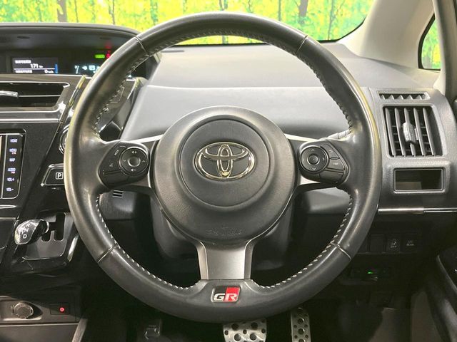 TOYOTA PRIUS ALPHA 2018 Image 31