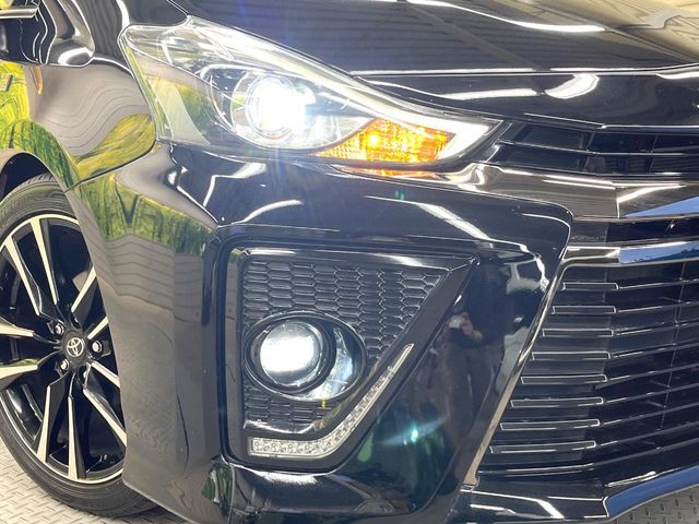 TOYOTA PRIUS ALPHA 2018 Image 31