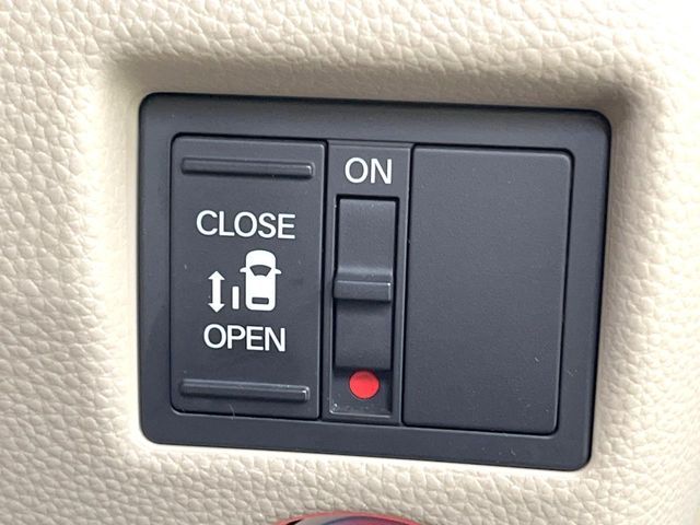 HONDA N BOX 2017 Image 31