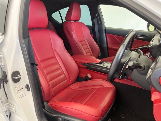 TOYOTA LEXUS IS300H 2021 Image 31