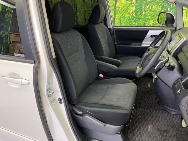 TOYOTA VOXY 2012 Image 31