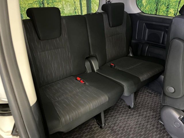 TOYOTA VOXY 2012 Image 31