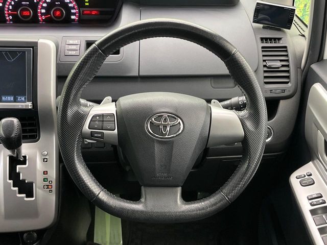 TOYOTA VOXY 2012 Image 31