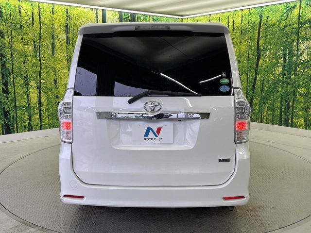 TOYOTA VOXY 2012 Image 31