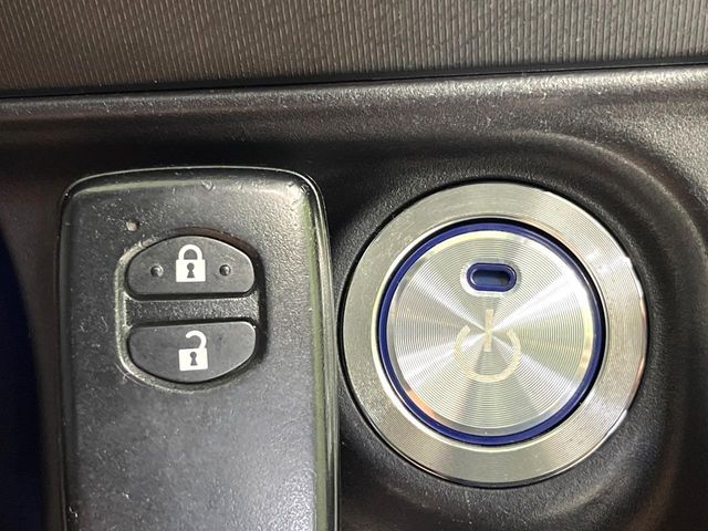 TOYOTA AQUA 2012 Image 31