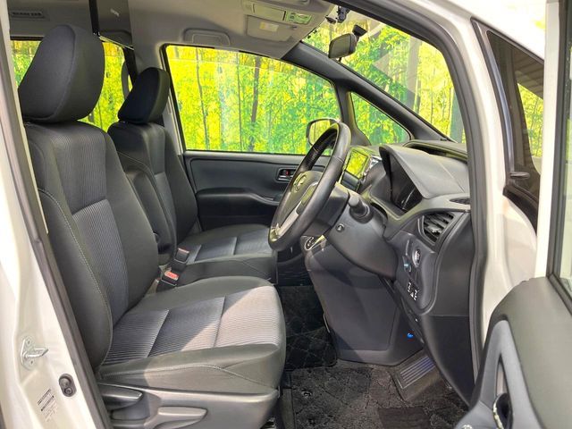 TOYOTA VOXY 2015 Image 31