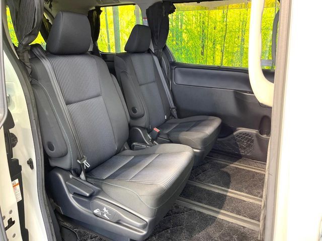 TOYOTA VOXY 2015 Image 31