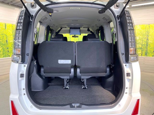 TOYOTA VOXY 2015 Image 31