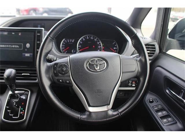 TOYOTA VOXY 2016 Image 31