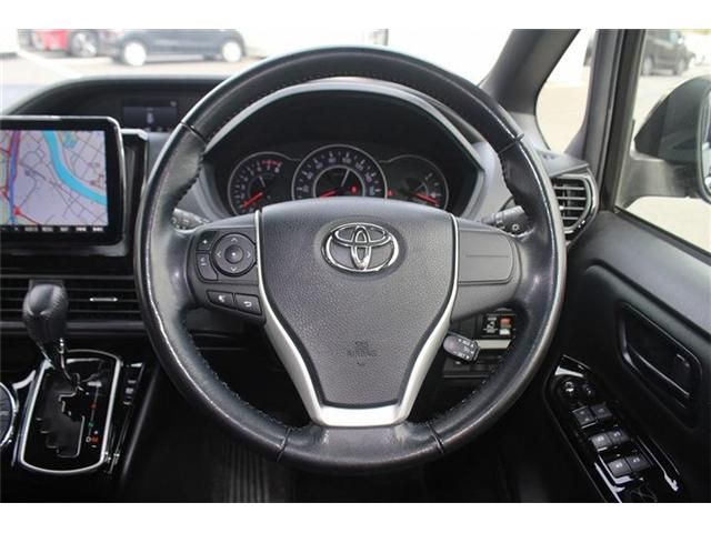 TOYOTA VOXY 2017 Image 31