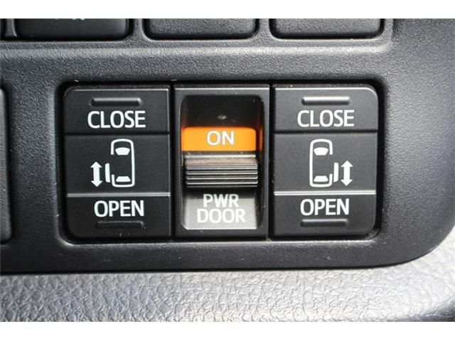 TOYOTA VOXY 2017 Image 31