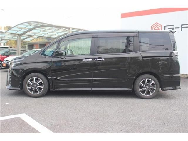 TOYOTA VOXY 2017 Image 31