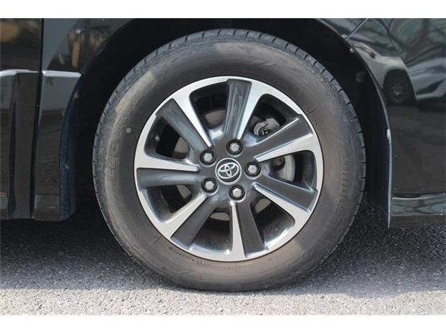 TOYOTA VOXY 2017 Image 31