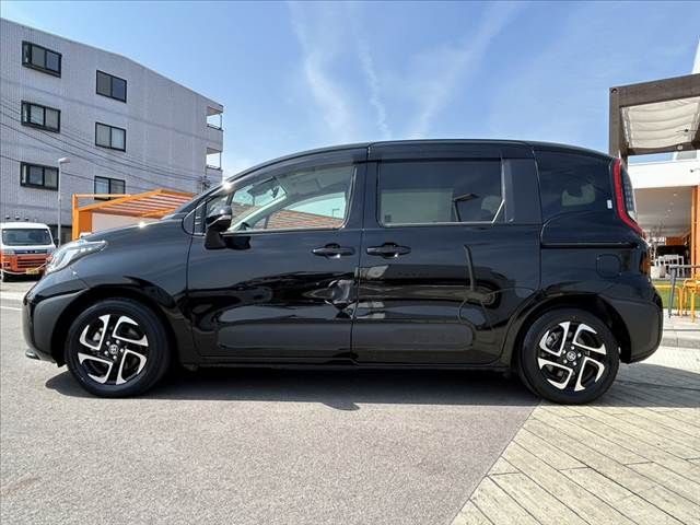 TOYOTA SIENTA HYBRID 2024 Image 31