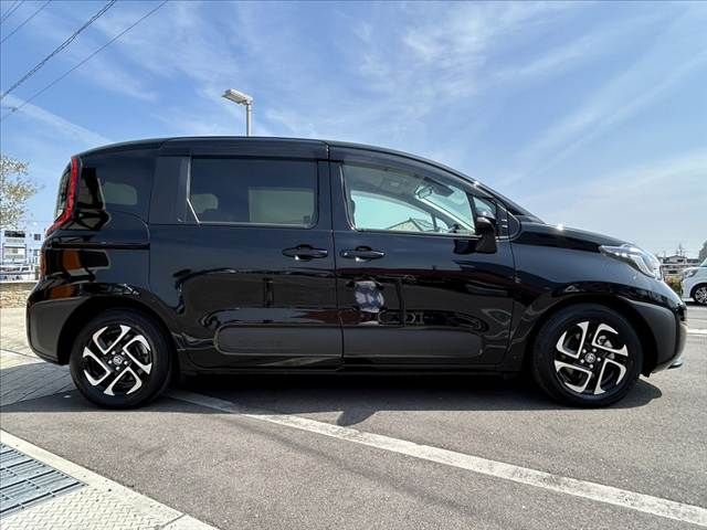 TOYOTA SIENTA HYBRID 2024 Image 31