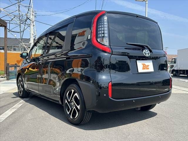 TOYOTA SIENTA HYBRID 2024 Image 31