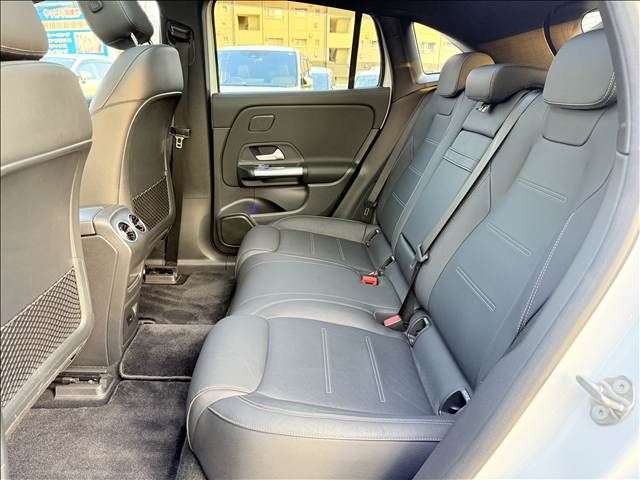 MERCEDES BENZ EQA 2021 Image 31