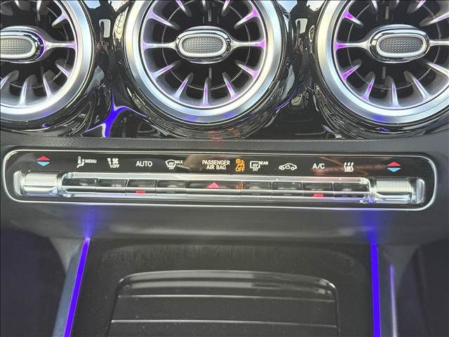 MERCEDES BENZ EQA 2021 Image 31