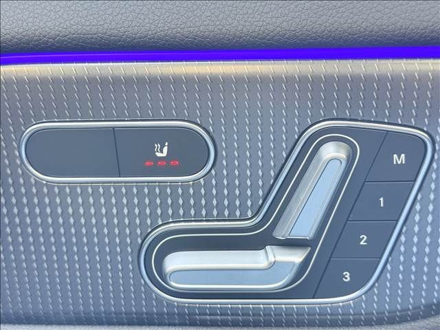 MERCEDES BENZ EQA 2021 Image 31