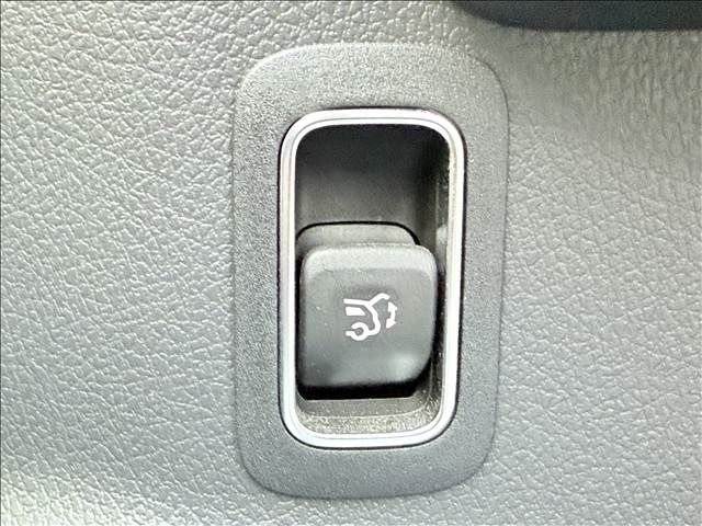 MERCEDES BENZ EQA 2021 Image 31