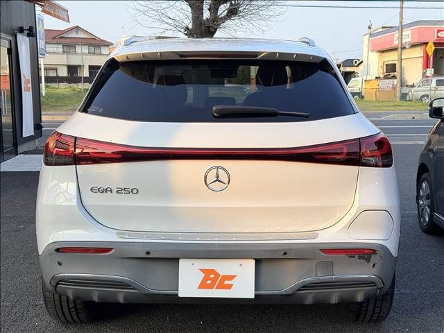 MERCEDES BENZ EQA 2021 Image 31