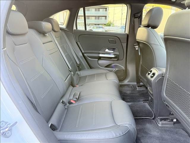 MERCEDES BENZ EQA 2021 Image 31