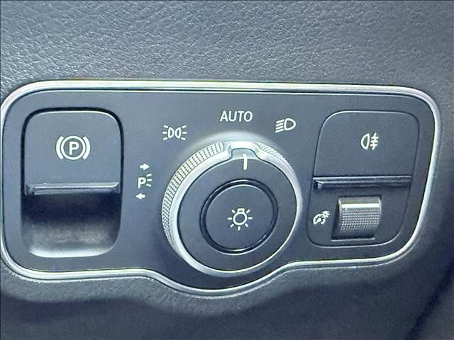 MERCEDES BENZ EQA 2021 Image 31