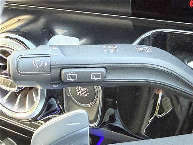 MERCEDES BENZ EQA 2021 Image 31