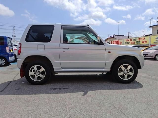 MITSUBISHI PAJERO MINI 2010 Image 31