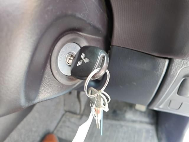 MITSUBISHI PAJERO MINI 2010 Image 31