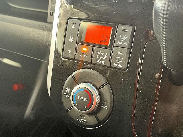 DAIHATSU TANTO CUSTOM 2014 Image 31