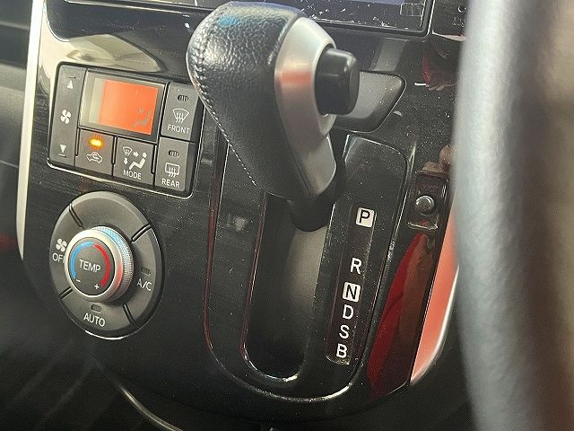 DAIHATSU TANTO CUSTOM 2014 Image 31