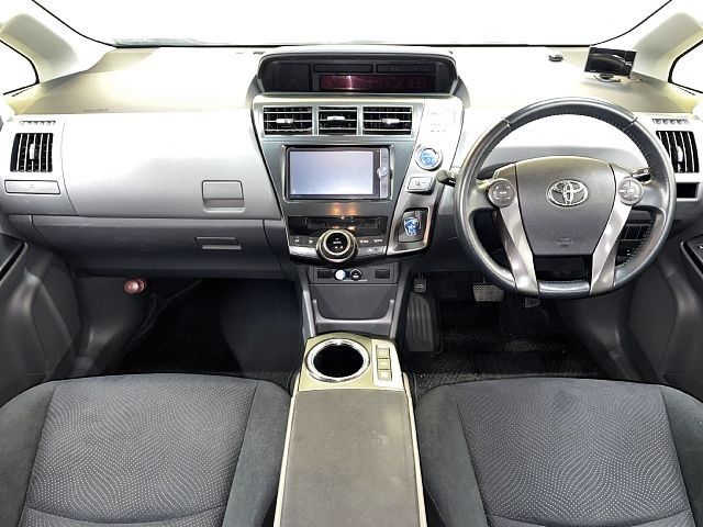 TOYOTA PRIUS ALPHA 2013 Image 31