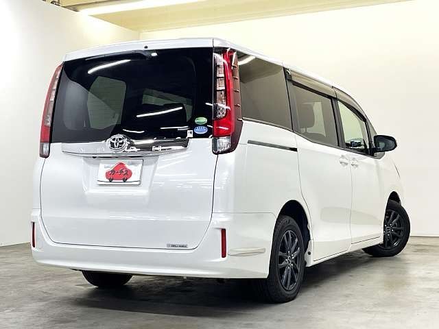 TOYOTA NOAH 2015 Image 31