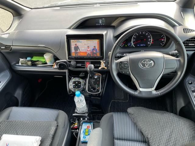 TOYOTA VOXY 2016 Image 31