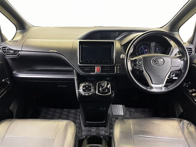 TOYOTA NOAH HYBRID 2018 Image 31