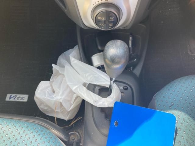 TOYOTA VITZ 2005 Image 31