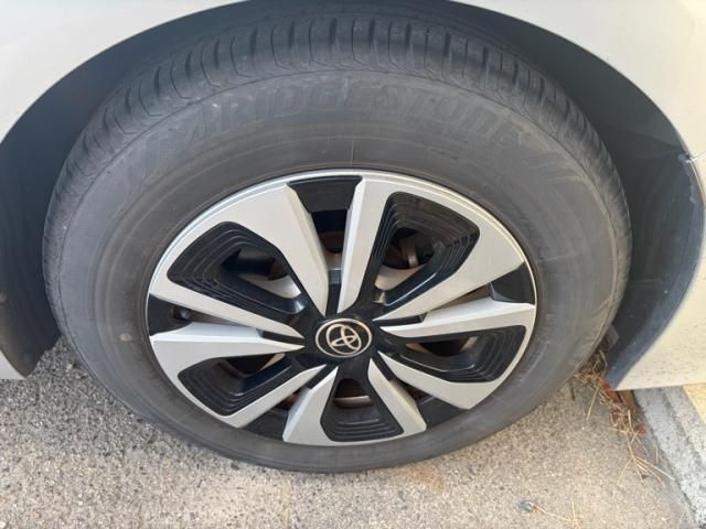 TOYOTA PRIUS PHV 2017 Image 31