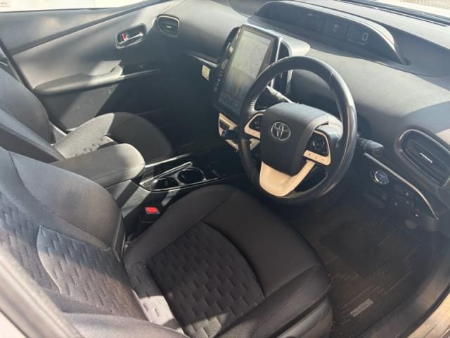 TOYOTA PRIUS PHV 2017 Image 31